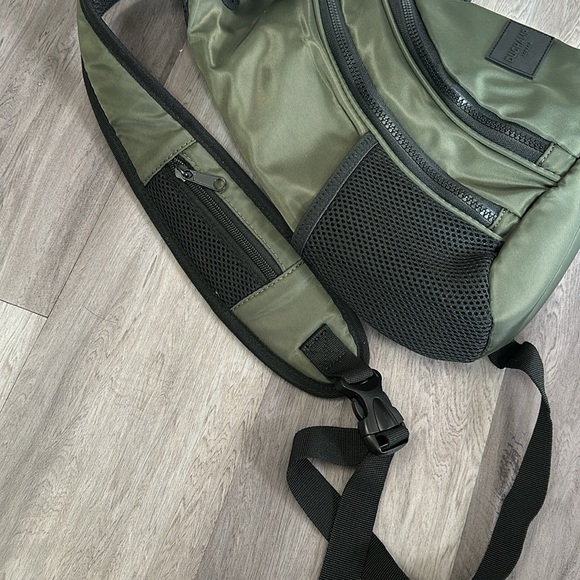 NWT Duchamp Unisex Sling bag - Picture 5 of 10